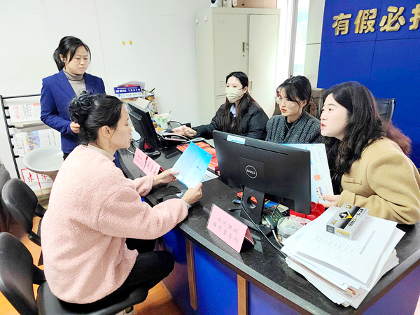 岳池縣市場(chǎng)監(jiān)管局聯(lián)合縣司法局開(kāi)展“3·15”國(guó)際消費(fèi)者權(quán)益日法律咨詢活動(dòng)